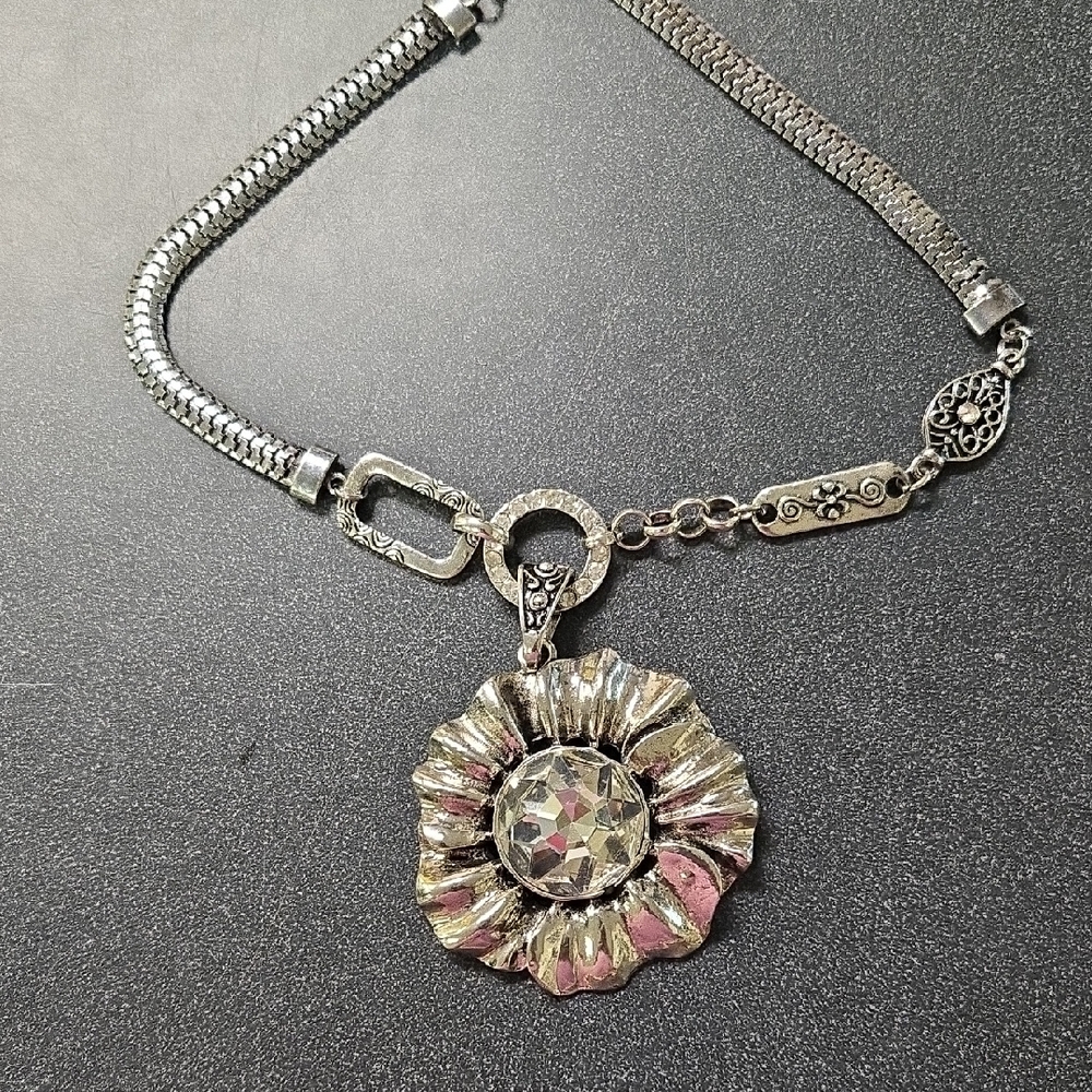 Silver Floral Pendant Necklace
